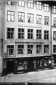 The building photographed by Peter Elfelt in 1918.