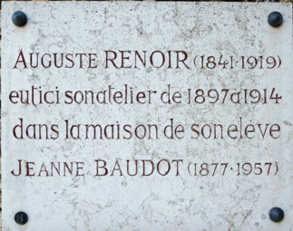Plaque indiquant qu'Auguste Renoir a eu son atelier dans la maison de Jeanne Baudot au 4, rue du Général-Leclerc à Louveciennes.