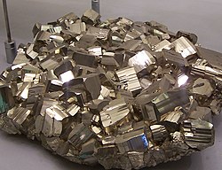 Свойства камней и минералов в колдовстве 250px-Pyrite_foolsgold