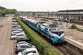 La 10 551 aujourd'hui Panorama Rail Restaurant dans le train RailPromo B.V. (nl), au passage d'Amersfoort.