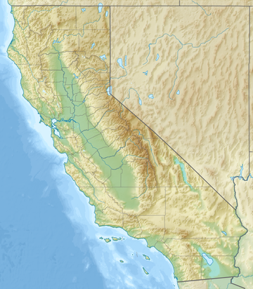 Топографическая карта Калифорнии с отмеченными станциями высокоскоростной железной дороги Калифорнии.