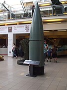 Obus allemand de 800 mm (6,79 m de long, conservé par l'Imperial War Museum de Londres).