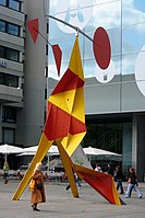 Escultura cinética: Móbil en Stuttgart de Alexander Calder.