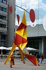 Escultura cinética: Mòbil en Stuttgart de Alexander Calder.