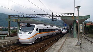 TEMU1000型擺式電動列車，以太魯閣號（或稱太魯閣自強號）為名營運（頭城車站）