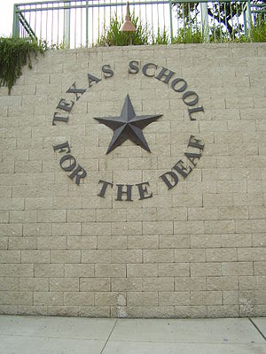 English: Texas School for the Deaf Español: Es...