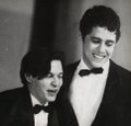 第3回国際歌謡音楽祭（FIC）で国内部門賞を受けるアントニオ・カルロス・ジョビン（左）とシコ・ブアルキ（1968年）。