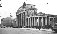 The Brandenburg Gate, near the Berlin Wall, in 1961. 13.8 scharf.png