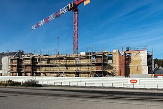 2018: La façade de l'entrepôt aux sels sur les quais du canal de la Somme. En cours de restauration/réhabilitation.