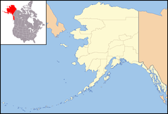 Mapa konturowa Alaski, blisko centrum na prawo znajduje się punkt z opisem „Anchorage”