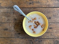 Garri con cacahuetes.