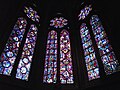 Le preziose vetrate duecentesche della cappella absidale della Vergine.