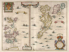 Un vello mapa dos dous grupos de illas coas "Orcadas" á esquerda e as "Schetlandia" á dereita. O escudo de armas na parte superior esquerda mostra un león rampante de cor vermella sobre un escudo amarelo flanqueado por dous unicornios brancos. Un segundo dispositivo heráldico móstrase abaixo á dereita por baixo da "Oceanus Germánico". Ten dúas sirenas que rodean unha tabula contén moi pequeno escrito, coroado por un escudo amarelo e azul.