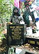 Borstbeeld van Marc Bolan in Bolan's Rock Shrine