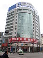 Edificio in stile cinese moderno nella parte nuova della città