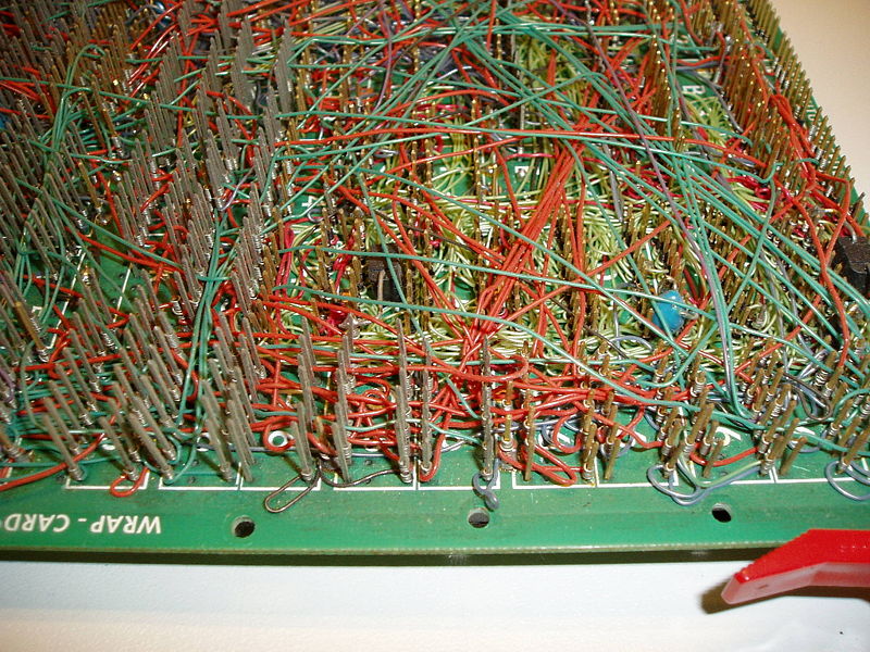 800px-Computerplatine_Wire-wrap_backplane_detail_Z80_Doppel-Europa-Format_1977.jpg