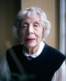 Dame Edith Evans 4 Allan Warren.jpg