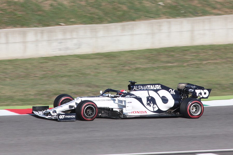 Даниил Квят за рулем AT01 на Гран-при Тосканы 2020 года в составе команды AlphaTauri Формулы-1