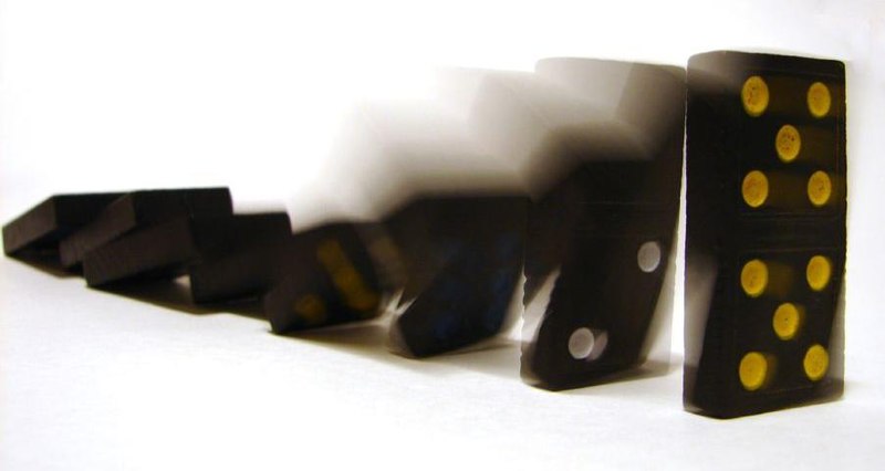 Cascada de fichas de dominó
