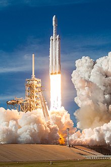 SpaceX Falcon Heavy Falcon Heavy Demo Mission (39337245145).jpg