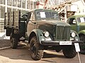 Um caminhão GAZ-63 militar.