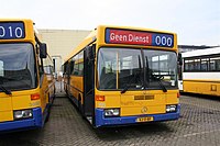 ​ ​ Een bus van de ZWN. De bussen hadden een gele basis met blauwe schotplaten.