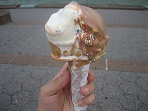 double scope ice cream cone