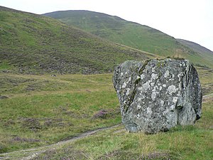 English: Large Rock Giant rock at the side of ...