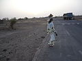 Malì: poco dopo la frontiera con il Senegal sulla strada per Kaies verso sera.Donna venditrice di frutta.