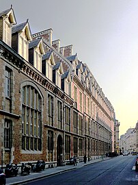 Nos 19 et 21, Institut catholique de Paris (ICP), façade ouest.