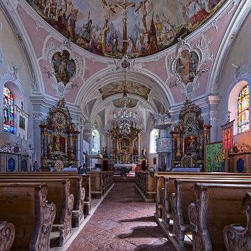 Interior da igreja paroquial católica em Going am Wilden Kaiser, Tirol, Áustria. (definição 5 600 × 5 600)