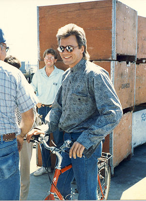 Richard Dean Anderson on the set of "MacG...