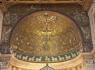 Abside en cul-de-four d'une église romane, décorée d'une mosaïque dorée représentant une grande crucifixion.