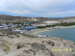 Vista de Puerto Pirámides desde la punta.