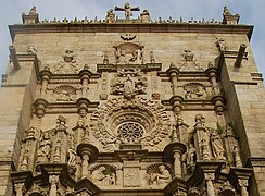 Parte superiore della facciata della Basilica di Santa Maria