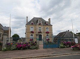 The town hall in Saint-Fraimbault