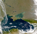 Det Azovske Hav adskiller sig tydeligt fra det langt dybere Sortehav, og har en helt anden farve.