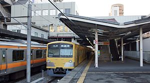 Seibu 3000 Kokubunji Station platform 5 east end 20131116.JPG