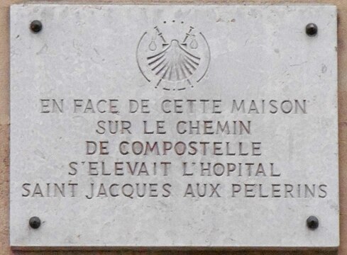 plaque St Jacques aux Pèlerins sur immeuble rue du Cygne