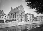 Kanaal Maastricht-Luik met pleintje bij de kerk, 1926