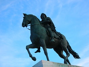 Statue équestre de Louis XIV sur son cheval, place Bellecour.