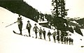 Tuxer Jugend beim Skifahren 1914