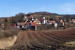 Zámecký vrch nad Vinařicemi