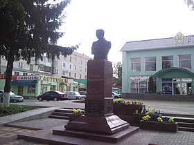 Monumento a Stepan Rudanskyi em Kalynivka.