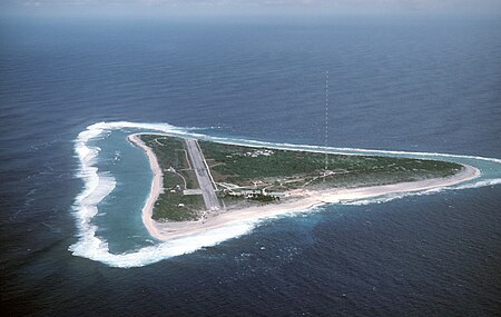 Tokyos (en) östlichste Insel, grob geschätzt 1,8×106 m vor der Küste von Honshū