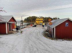 Yhteysalus M/S Falkö Ahvensaaressa joulukuussa.