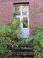 Versteckte Eingangstür an der Neu­magener Straße, Original­zustand