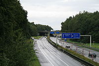 Das Autobahnkreuz Marl-Nord von einer südwestlich gelegenen Brücke über die A 52 aus gesehen.