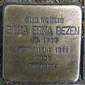 Bilha Erna Bezen vor dem Winterhuder Weg 86