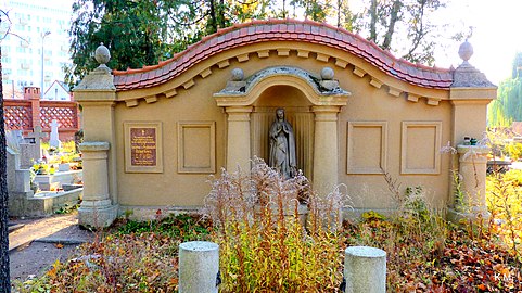 Tomb monument